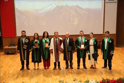 universitemiz-2024-2025-akademik-yili-mezuniyet-coskusu